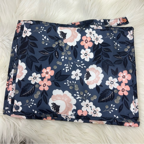 Sarah Wells Pump Wet/Dry Bag w/Staging Mat in Floral OS - Picture 12 of 14